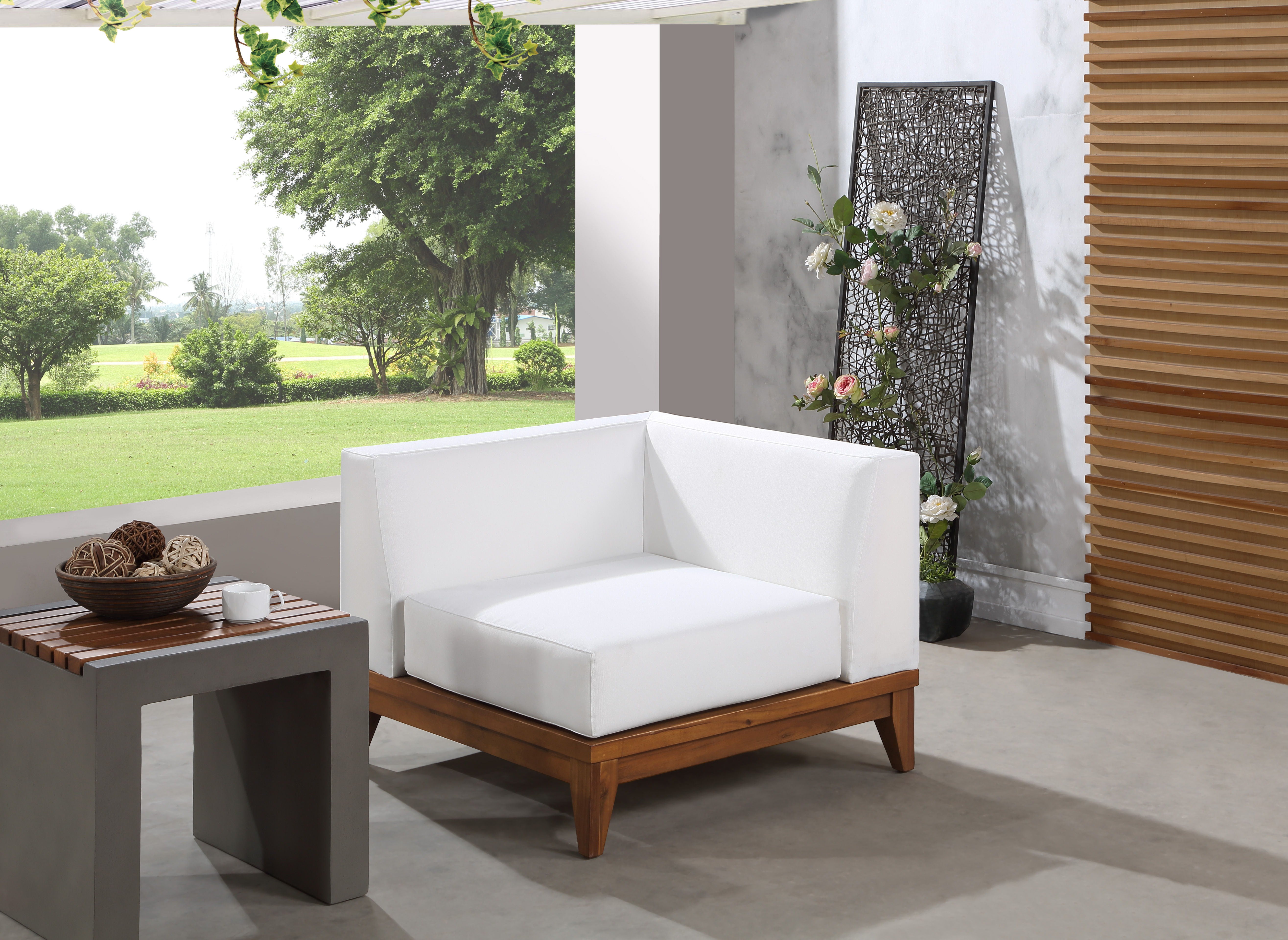 Rio - Corner Chair - Off White - Premium Corners from Meridian Furniture - Just $1475! Shop now at brett interiors